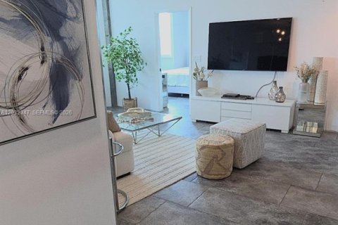 Condo in Miami Beach, Florida, 2 bedrooms  № 2087133 - photo 2