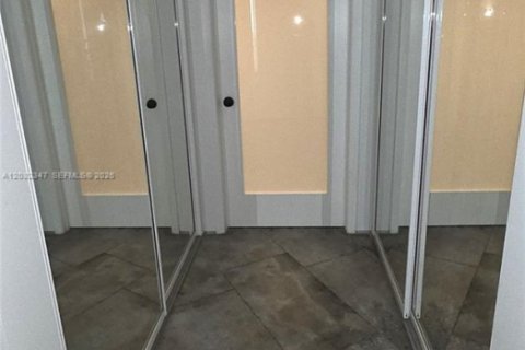 Condo in Miami Beach, Florida, 2 bedrooms  № 2087133 - photo 14