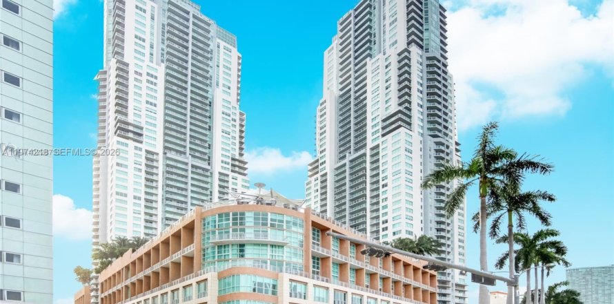 Кондоминиум с 2 спальнями в Майами, Флорида № 2035989