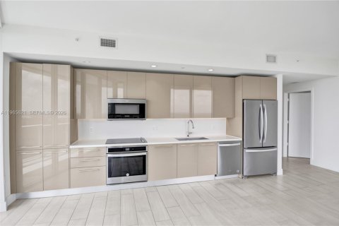 Condo in Sunrise, Florida, 2 bedrooms  № 2027432 - photo 9