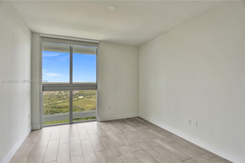 Condo in Sunrise, Florida, 2 bedrooms  № 2027432 - photo 18