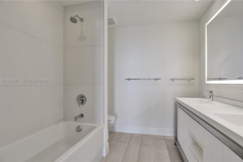 Condo in Sunrise, Florida, 2 bedrooms  № 2027432 - photo 24