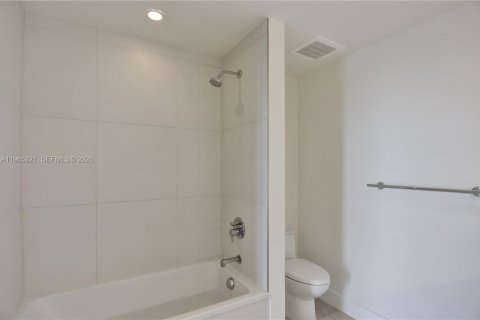 Condo in Sunrise, Florida, 2 bedrooms  № 2027432 - photo 26