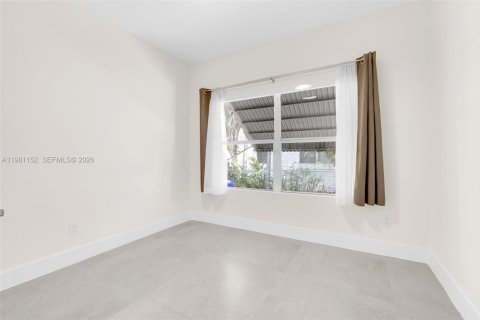 House in Miami, Florida 4 bedrooms, 109.53 sq.m. № 2044332 - photo 17