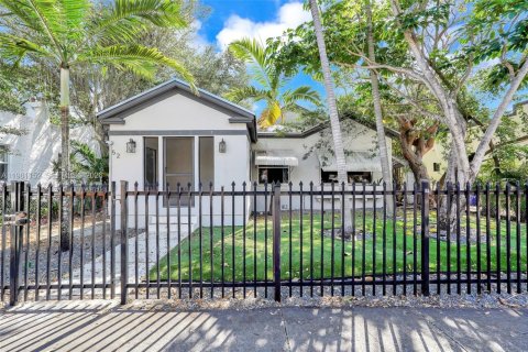 House in Miami, Florida 4 bedrooms, 109.53 sq.m. № 2044332 - photo 4