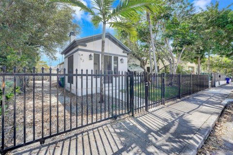 House in Miami, Florida 4 bedrooms, 109.53 sq.m. № 2044332