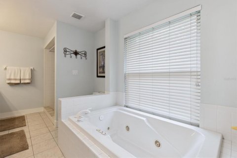 House in Auburndale, Florida 4 bedrooms, 237.46 sq.m. № 1548370 - photo 21