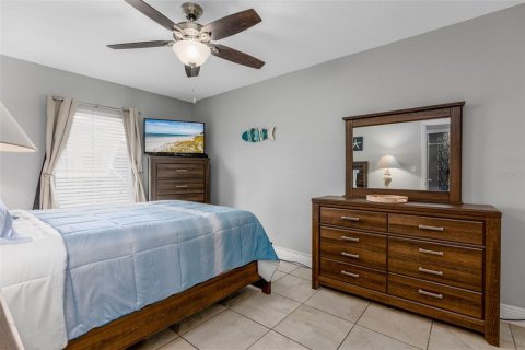Condo in Saint Pete Beach, Florida, 2 bedrooms № 2399094 - photo 18