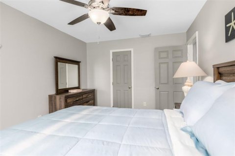 Condo in Saint Pete Beach, Florida, 2 bedrooms № 2399094 - photo 22