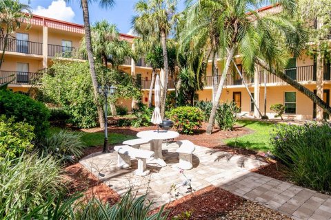 Condo in Saint Pete Beach, Florida, 2 bedrooms № 2399094 - photo 7