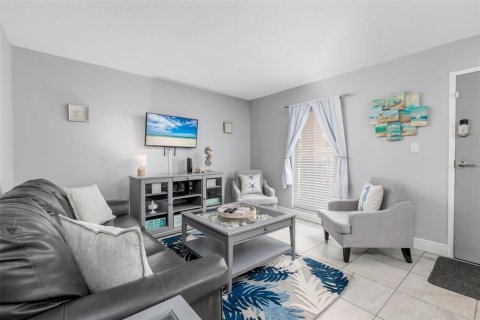 Condo in Saint Pete Beach, Florida, 2 bedrooms № 2399094 - photo 8