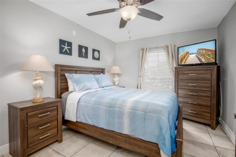 Condo in Saint Pete Beach, Florida, 2 bedrooms № 2399094 - photo 19