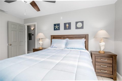 Condo in Saint Pete Beach, Florida, 2 bedrooms № 2399094 - photo 20