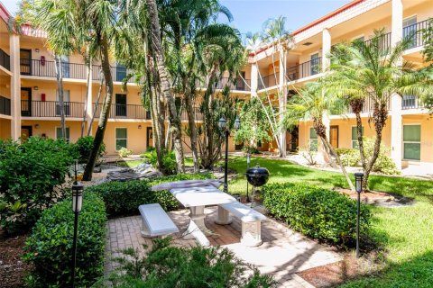 Condo in Saint Pete Beach, Florida, 2 bedrooms № 2399094 - photo 6