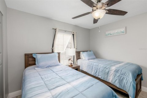 Condo in Saint Pete Beach, Florida, 2 bedrooms № 2399094 - photo 26