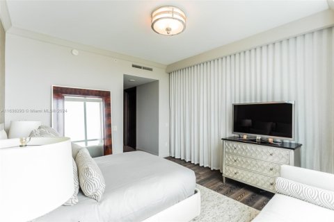 Condo in Bal Harbour, Florida, 3 bedrooms  № 1669026 - photo 16