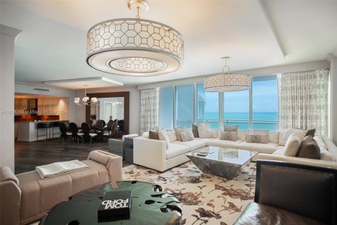 Condo in Bal Harbour, Florida, 3 bedrooms  № 1669026 - photo 1