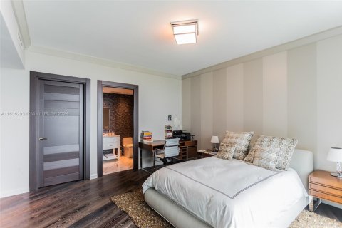 Condo in Bal Harbour, Florida, 3 bedrooms  № 1669026 - photo 17