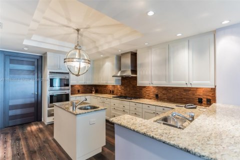Condo in Bal Harbour, Florida, 3 bedrooms  № 1669026 - photo 22