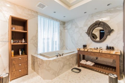 Condo in Bal Harbour, Florida, 3 bedrooms  № 1669026 - photo 9