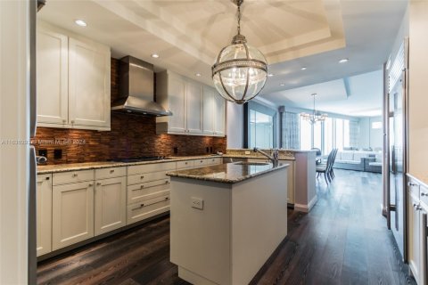Condo in Bal Harbour, Florida, 3 bedrooms  № 1669026 - photo 24