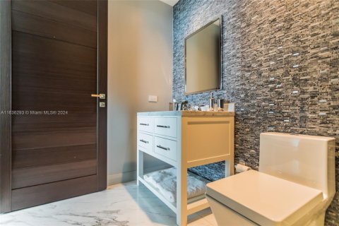 Condo in Bal Harbour, Florida, 3 bedrooms  № 1669026 - photo 19