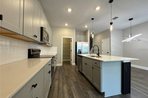 Townhouse in Winter Garden, Florida 3 bedrooms, 161.28 sq.m. № 2391602 - photo 13