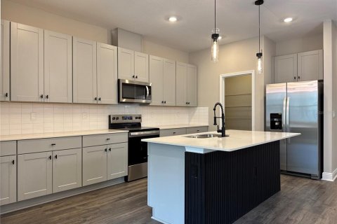 Townhouse in Winter Garden, Florida 3 bedrooms, 161.28 sq.m. № 2391602 - photo 12