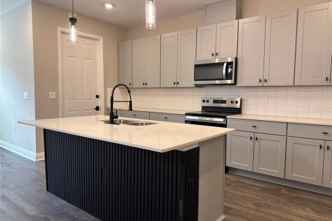Townhouse in Winter Garden, Florida 3 bedrooms, 161.28 sq.m. № 2391602 - photo 10