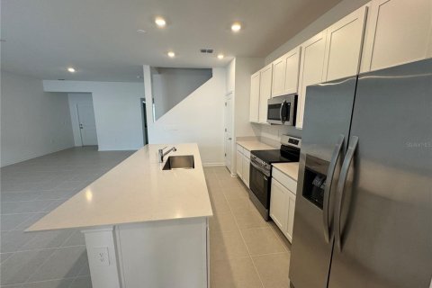 Adosado en alquiler en Clermont, Florida, 4 dormitorios, 185.8 m2 № 1900817 - foto 4