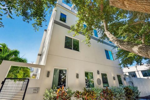 Condo à Saint Petersburg, Floride, 3 chambres  № 2391727