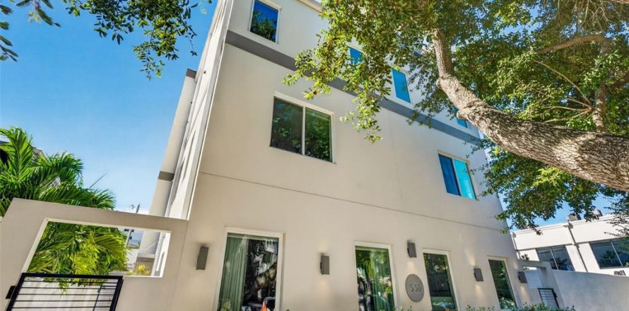 Condo à Saint Petersburg, Floride, 3 chambres  № 2391727