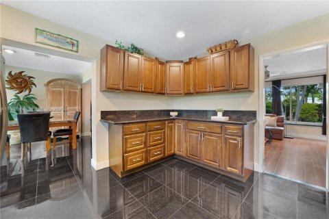 Купить виллу или дом в Майами-Бич, Флорида 4 спальни, 264.03м2, № 2080458 - фото 11