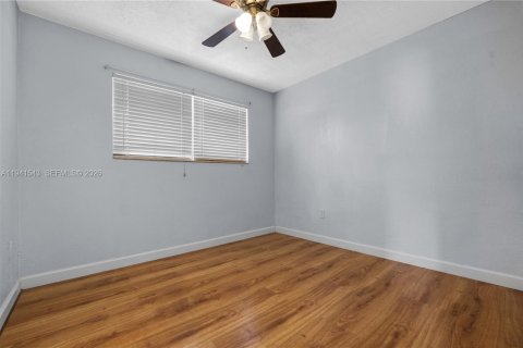 Снять в аренду виллу или дом в Холливуд, Флорида 4 спальни, 140.47м2, № 1998880 - фото 27