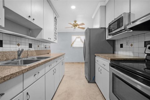 Снять в аренду виллу или дом в Холливуд, Флорида 4 спальни, 140.47м2, № 1998880 - фото 8