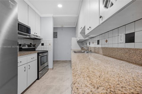 Снять в аренду виллу или дом в Холливуд, Флорида 4 спальни, 140.47м2, № 1998880 - фото 10