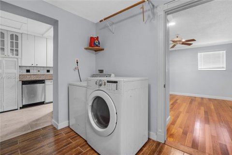 Снять в аренду виллу или дом в Холливуд, Флорида 4 спальни, 140.47м2, № 1998880 - фото 12