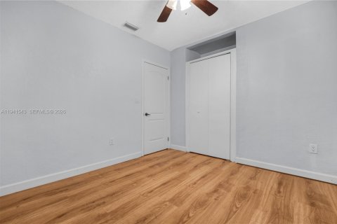 Снять в аренду виллу или дом в Холливуд, Флорида 4 спальни, 140.47м2, № 1998880 - фото 28