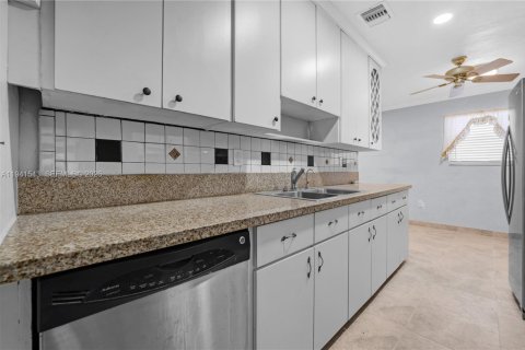 Снять в аренду виллу или дом в Холливуд, Флорида 4 спальни, 140.47м2, № 1998880 - фото 11