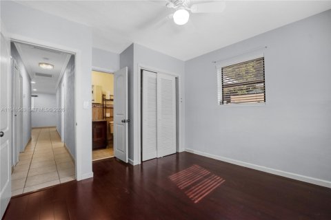 Снять в аренду виллу или дом в Холливуд, Флорида 4 спальни, 140.47м2, № 1998880 - фото 13