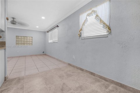 Снять в аренду виллу или дом в Холливуд, Флорида 4 спальни, 140.47м2, № 1998880 - фото 21