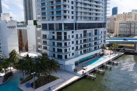 Commercial property in Hollywood, Florida № 1861543 - photo 10
