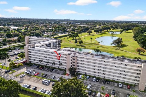 Снять в аренду кондоминиум в Пемброк-Пайнс, Флорида 1 спальня, 74.32м2, № 2082390 - фото 25