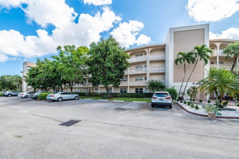 Condominio en venta en Coconut Creek, Florida, 2 dormitorios, 107.4 m2 № 1963846 - foto 30
