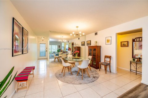 Condominio en venta en Coconut Creek, Florida, 2 dormitorios, 107.4 m2 № 1963846 - foto 7