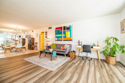 Condominio en venta en Coconut Creek, Florida, 2 dormitorios, 107.4 m2 № 1963846 - foto 12