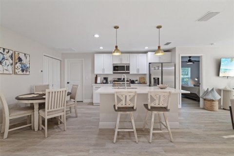 Casa en venta en Port Charlotte, Florida, 3 dormitorios, 117.99 m2 № 1903916 - foto 10