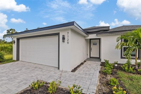 Casa en venta en Port Charlotte, Florida, 3 dormitorios, 117.99 m2 № 1903916 - foto 2