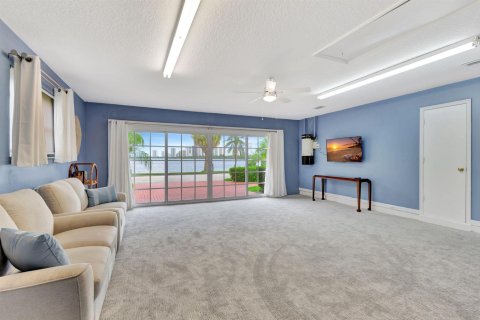 Villa ou maison à vendre à West Palm Beach, Floride: 4 chambres, 340.21 m2 № 2081769 - photo 14