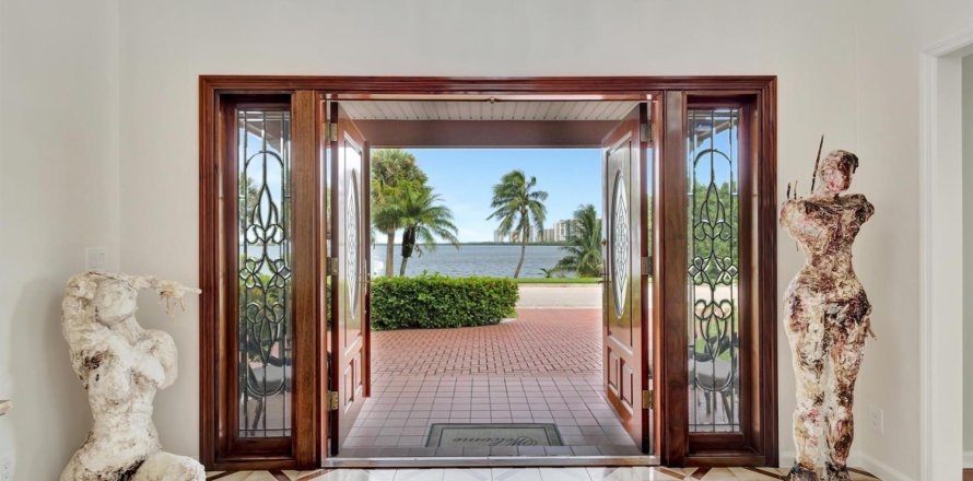 Villa ou maison à West Palm Beach, Floride 4 chambres, 340.21 m2 № 2081769